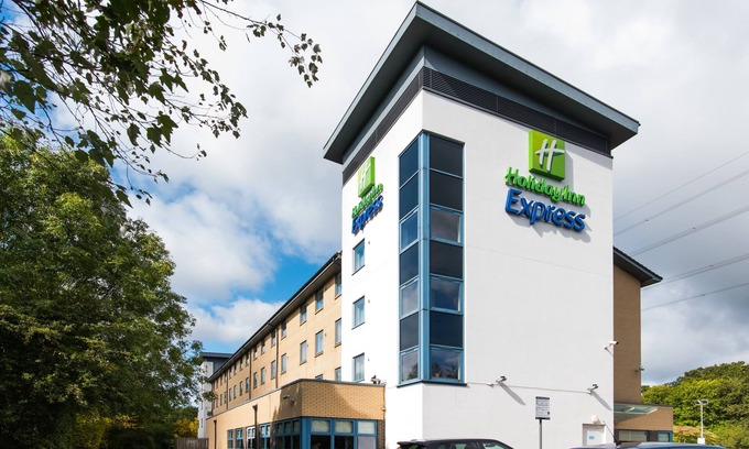 Lydiard Tregoze Hotel | Holiday Inn Express Swindon - West by IHG