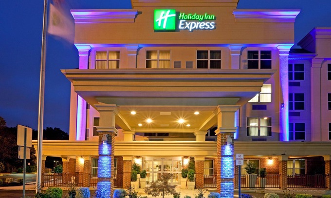 Avenel Hotel | Holiday Inn Express Woodbridge by IHG
