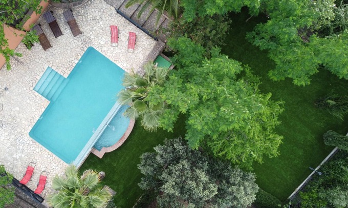 Hornachuelos Casa | Villa de vacaciones 'La Jacaranda' con piscina, terraza y Wi-Fi