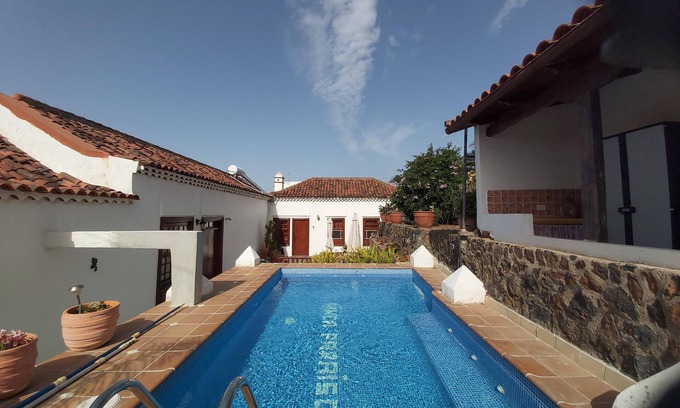 Valle de Guerra Casa | Holidays Tenerife breakfast inclusive wifi pool fr