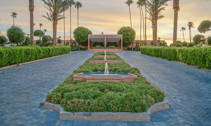 Palm Desert Casa | Hollywood Regency Style Villa & Country Club in the Desert