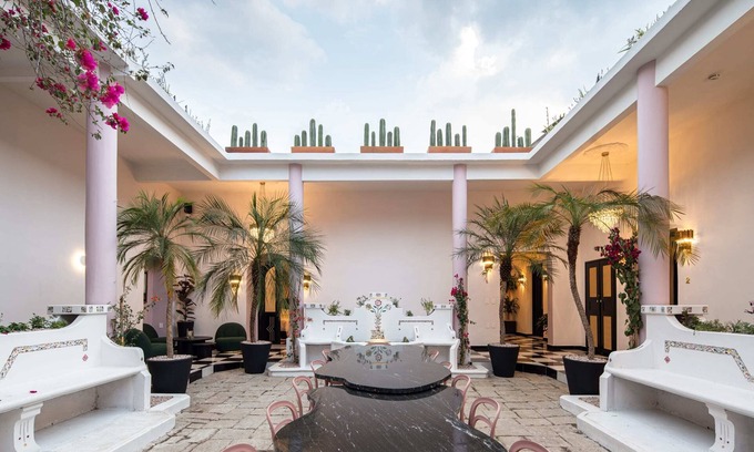 Centro Villa | HOLT’s Casa De Mi Independencia