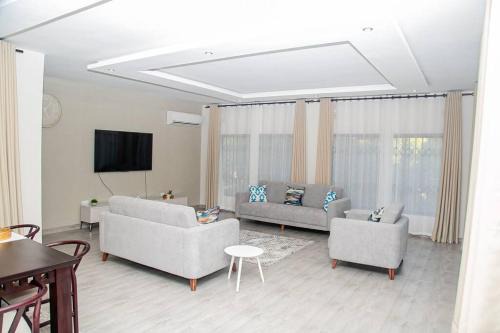 Lusaka Villa | Home 458 Easy Stay