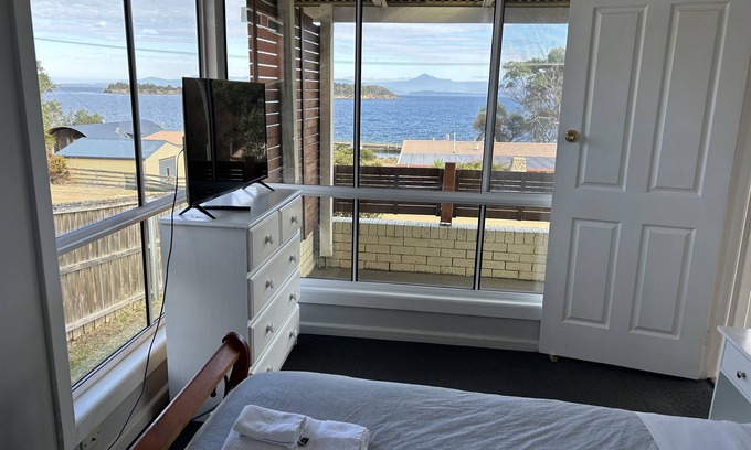 Southern Casa | Home in Alonnah Bruny Island close to beach perfect for families' great views