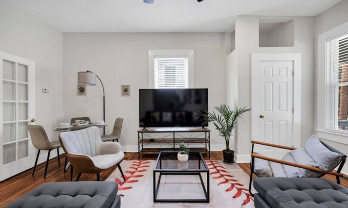 Columbia Casa | Home-Run 2B *NEW HOT TUB*