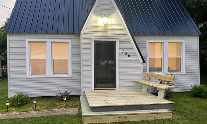 Paris Casa | Home Town Getaway - Casa de 2 habitaciones y 1 baño - ¡cerca de la ciudad!