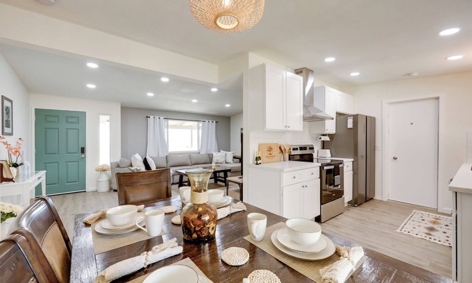 Joshua Tree Cabaña | Home w/ Hot Tub ~ 8 Mi to Joshua Tree Natl Park!