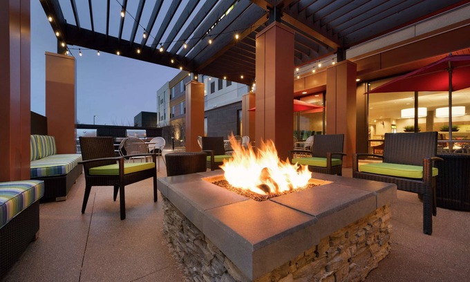 Milwaukee Hotel | Home2 Suites by Hilton Milwaukee Airport