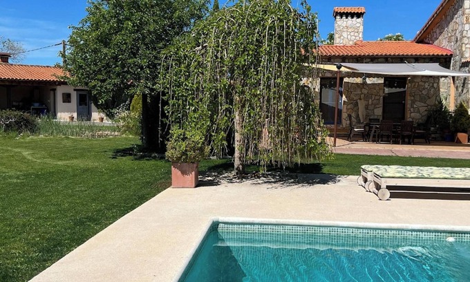 Uceda Villa | Homerez - Villa de 4 dormitorios con piscina privada