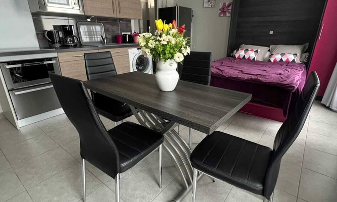 La Ferriere-aux-Etangs Apartamento | Homerez - Estudio La Ferrière-aux-Étangs