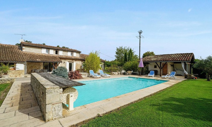 Saint-Sylvestre-sur-Lot Villa | Homerez - Villa en Saint Sylvestre sur Lot.