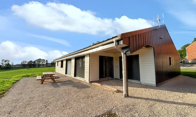 Cerniebaud Casa | Homerez - Casa espaciosa en Cerniébaud con hermoso jardín.