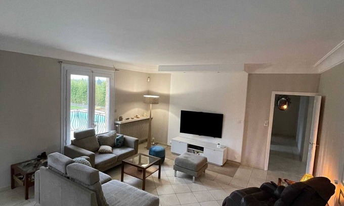 Merville Villa | Homerez - Villa for 4 ppl. with swimming-pool, garden and terrace at Merville