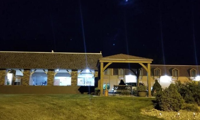 Washington Hotel | Hometown Inn & Suites
