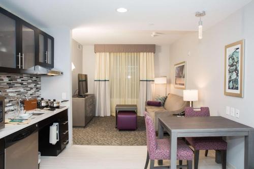 Center Valley Hotel | Homewood Suites By Hilton Allentown Bethlehem Center Valley