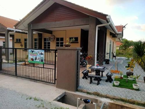 Marang Chalet De Esquí | Homstay Purnama Rusila 3 Bilik tidur