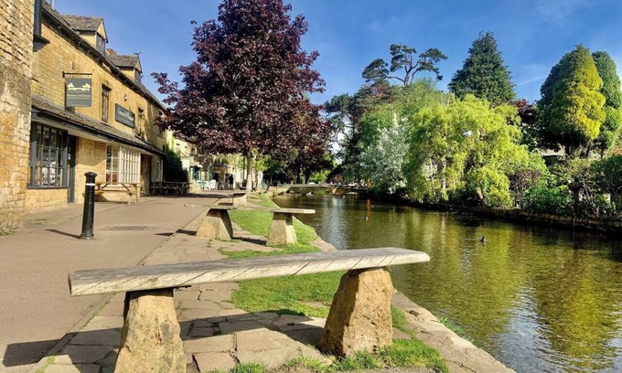Bourton Casa | Honeystone Cottage sleeps 8 - Bourton on the Water