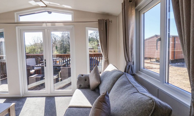 Runswick Bay Cabaña | Honeysuckle Lodge