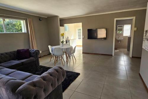 Walmer Apartamento | Honeywood Stays - 2 Bedroom Self-Catering Unit