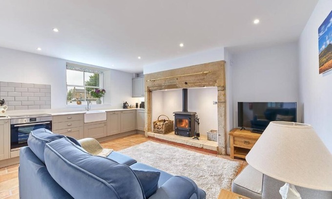 Wall Casa | Host & Stay | Maggie's