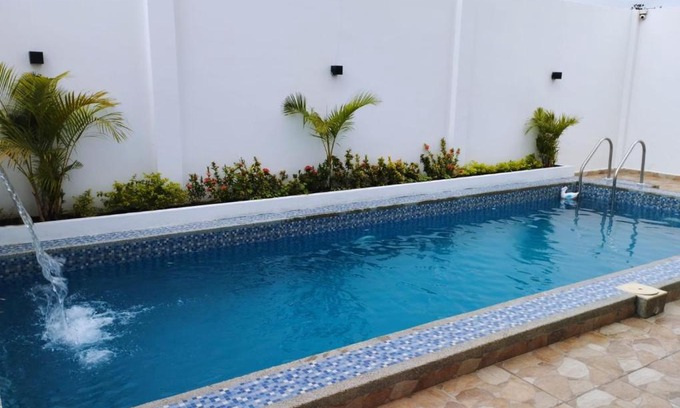 Manta Casa | Hostal Las Orquideas