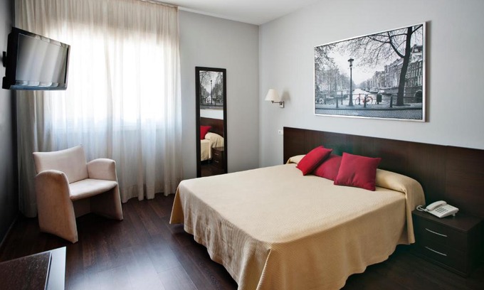 Paracuellos de Jarama Casa | Hostal T4