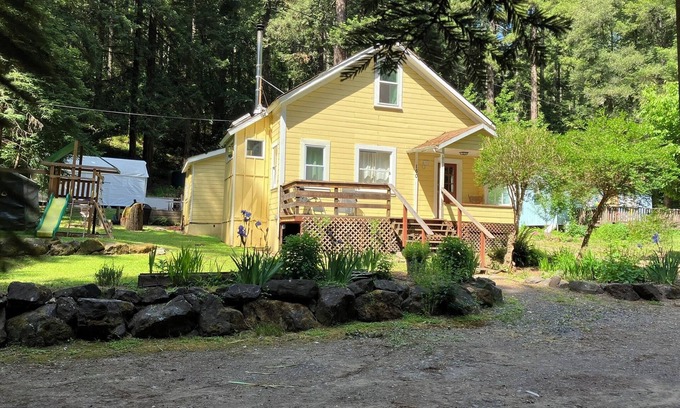 Navarro Cama Y Desayuno | Room in Beautiful Historic Home - Close to Wine, Waves, & Woods in Mendocino Co