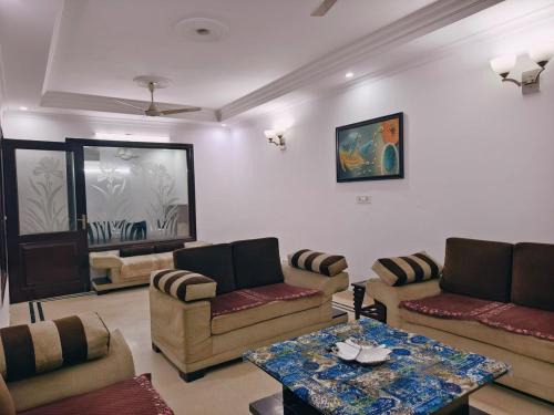New Delhi Apartamento | Hostmystay-3BHK in GK3 ! Mblck