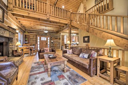 Franklin Casa | Hot Tub and Mtn Views! All-Season Escape in Franklin