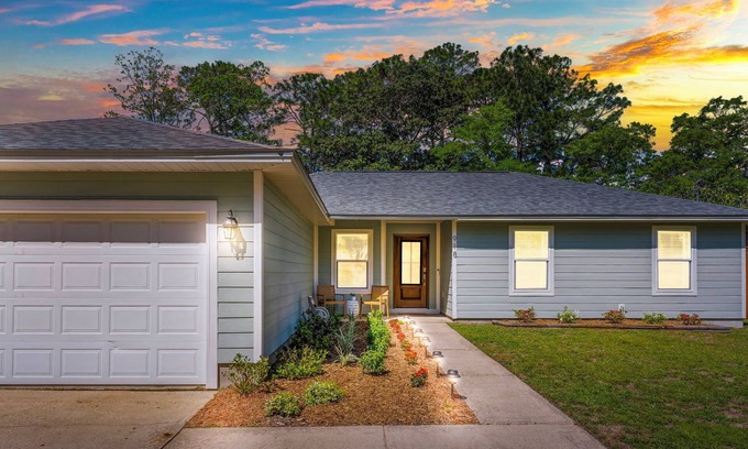 Niceville Casa | Hot Tub Fire Pit Nespresso Vinyl Peaceful & Cozy Niceville Retreat