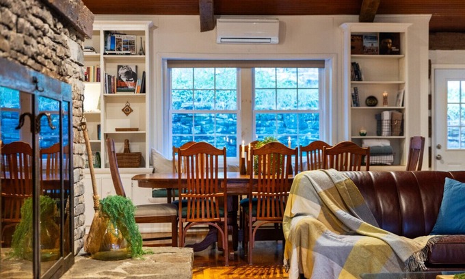 Champion Cabina | Hot Tub - Lux Laurel Highlands- The Mountain House