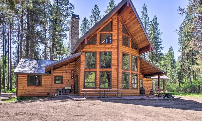 Garden Valley Cabina | Hot Tub Soaks & River Fun: Cabin in Garden Valley