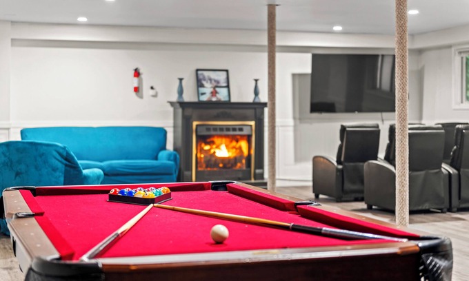 Briar Crest Woods Casa | Hot Tub & Theater Haven-Lake and Ski Retreat