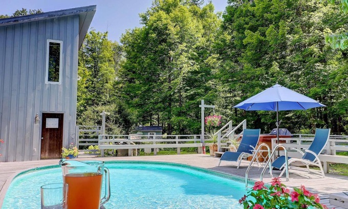 Woodstock Casa | PISCINA, SPA & STREAM SECUNDARIOS en 7 acres, A SÓLO 5 MINUTOS DE LA CIUDAD