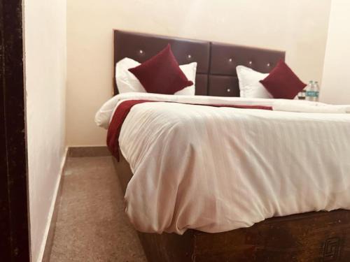 Chhata Hotel | Hotel Anand Palace - Top Rated ! Most Awarded ! Lift ! Family Friendly ! Budget Friendly