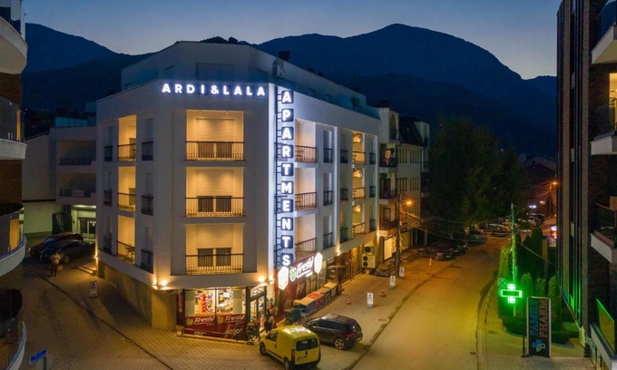 Pejë Apartamento | Hotel Apartments Ardi & Lala