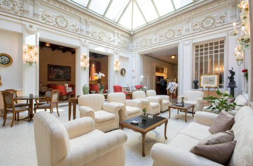 Historic Center Hotel | Hotel Corona d'Oro 1890