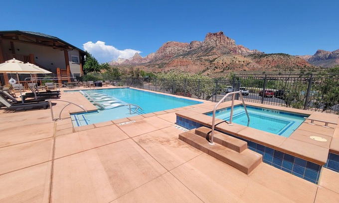 Zion National Park South Entrance Cabina | Hotel De Novo Springdale, Tapestry Collection by Hilton
