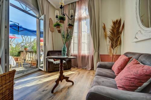 Tarascon Hotel | Hotel Des Artistes