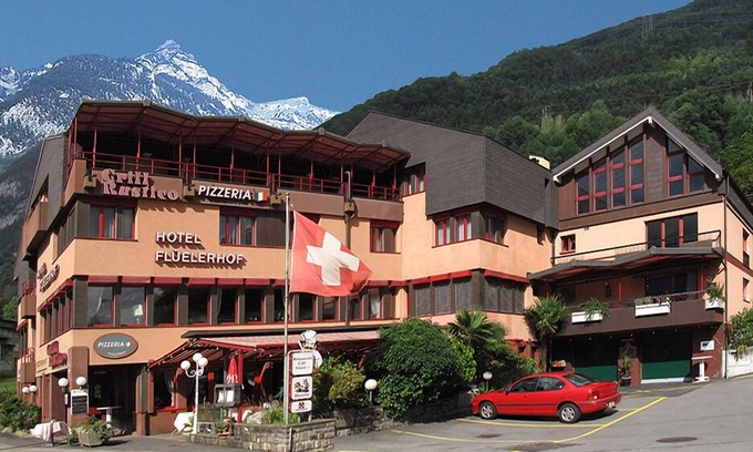 Flueelen Hotel | Hotel Flüelerhof