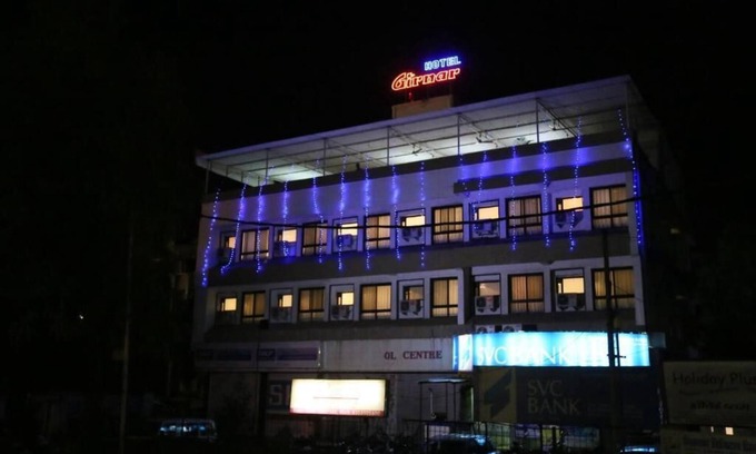 Daulatabad Hotel | Hotel Girnar