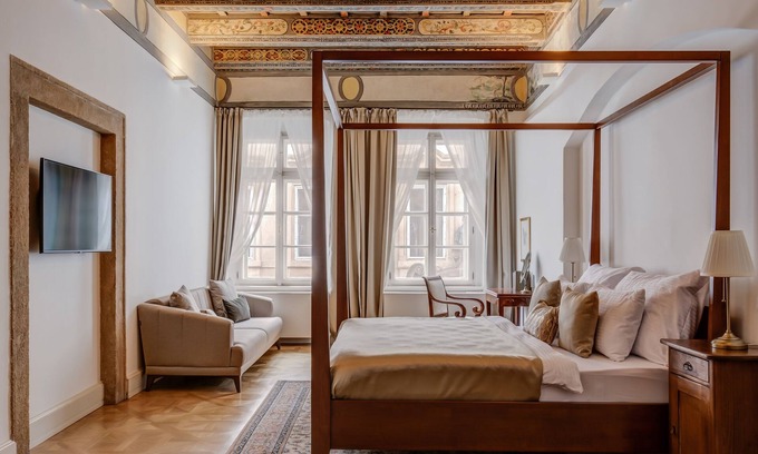 Hradcany Hotel | Hotel Nerudova 211
