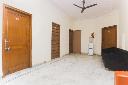 Vikaspuri Hotel | Hotel O JPS DC RESIDENCY