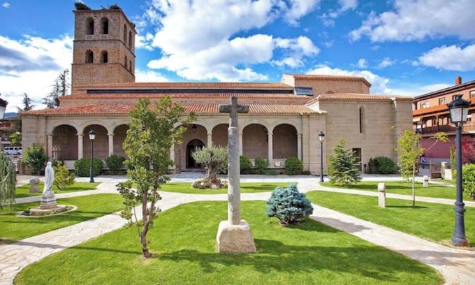 Manzanares el Real Cabaña | Hotel Postiguillo