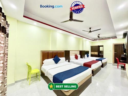The Mall Road Hotel | Hotel Premium LAXMIVILLAS ! Varanasi, Near Kashi Vishwanath Temple And Railway station, Fully Air conditioned & Spacious Room - Prime Location wifi- Lift and Room Service Facilities, BEST HOTEL IN VARANASI