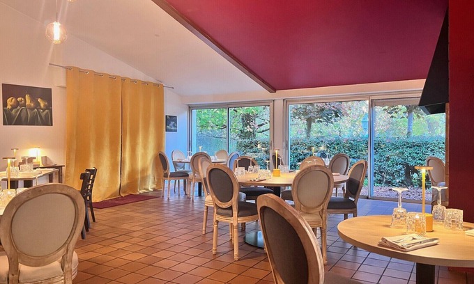 Etauliers Hotel | Hotel Restaurant Platanes