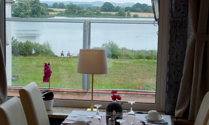 Owschlag Hotel | Hotel Seeblick Försterhaus