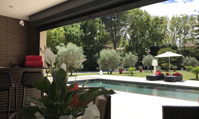 Montfavet Casa | Tranquilidad y campo con piscina climatizada, gran jardín y jacuzzi en Avignon