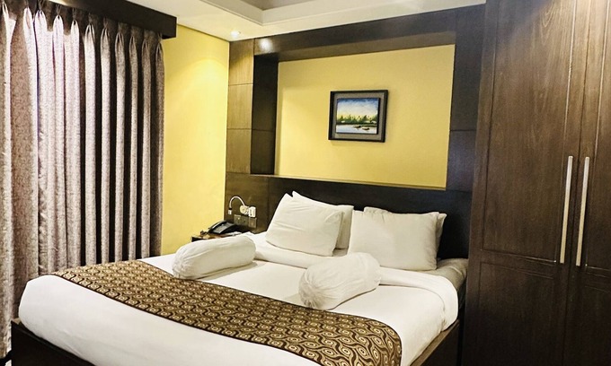 Dhaka Hotel | Hotel The Capital