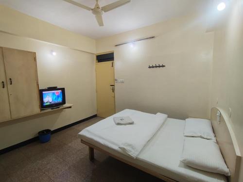 RR Nagar Cabina | hotel Vijaya palace